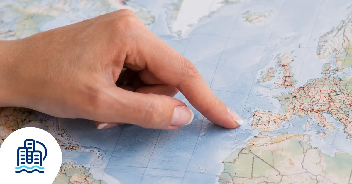 Descubre cuáles son los mejores destinos para invertir en alquiler vacacional en España actualmente y qué debes revisar antes de comprar una vivienda turística.