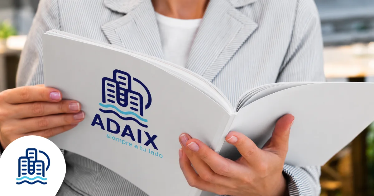 Descubre cómo ser agente inmobiliario en España, qué formación necesitas, qué habilidades debes desarrollar y cómo Adaix School puede ayudarte a iniciar tu carrera profesional.